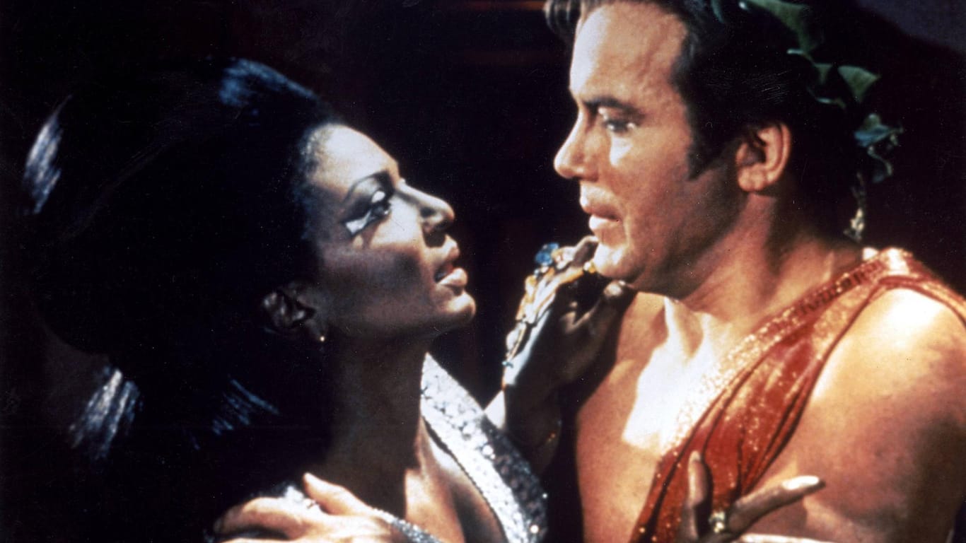 1969: Nichelle Nichols und William Shatner in der US-Kultserie "Star Trek".