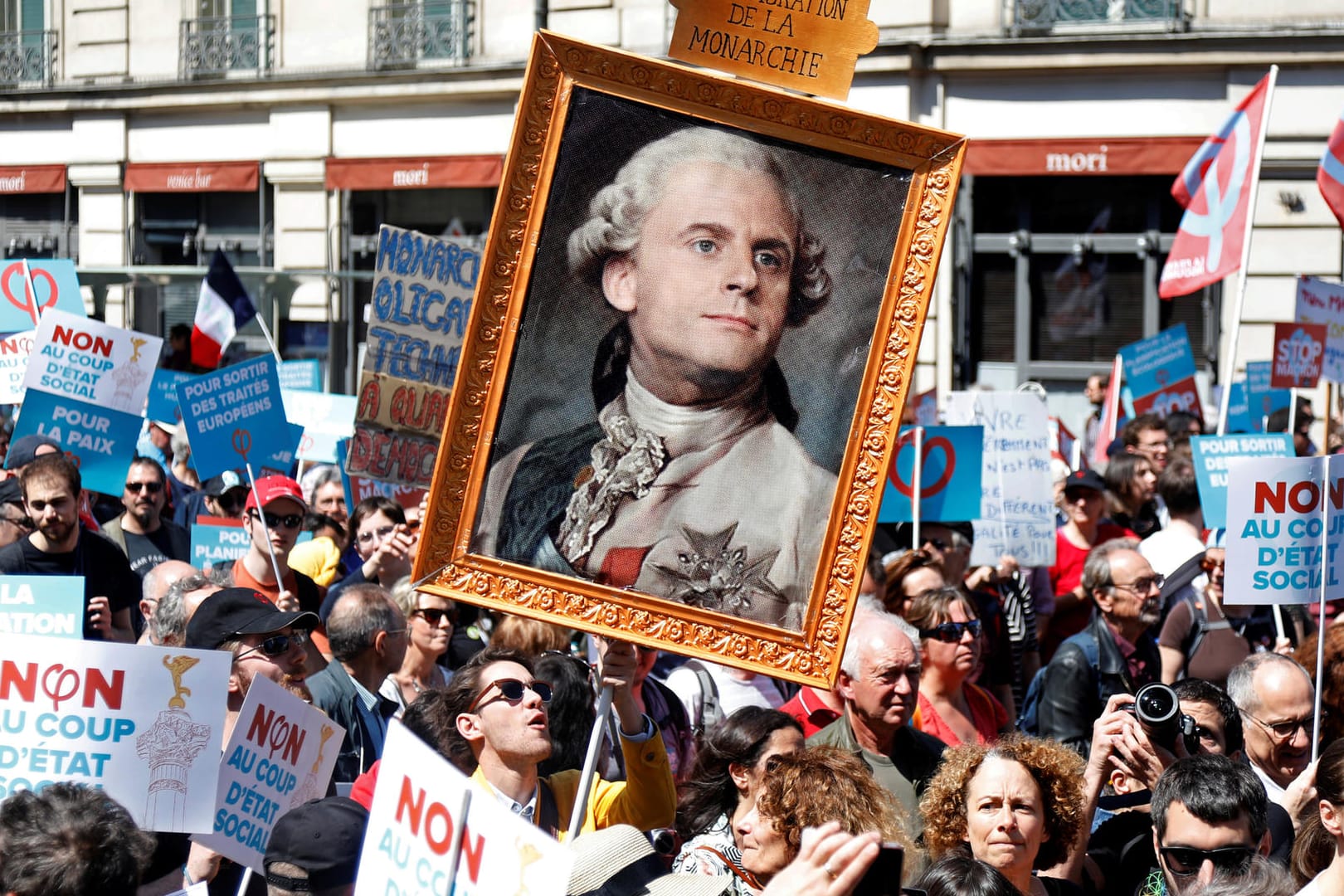 Demonstranten in Paris: Macron nennen sie einen "Präsidenten der Reichen".