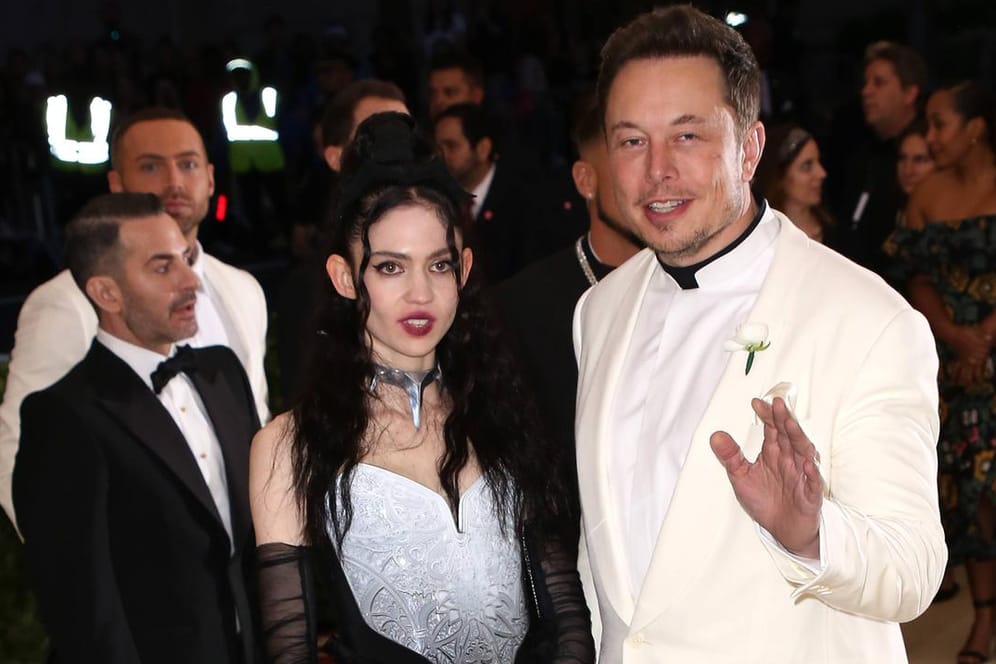 Ein ungleiches Paar: Sängerin Grimes und Tesla-Boss Elon Musk zeigen sich erstmals öffentlich.
