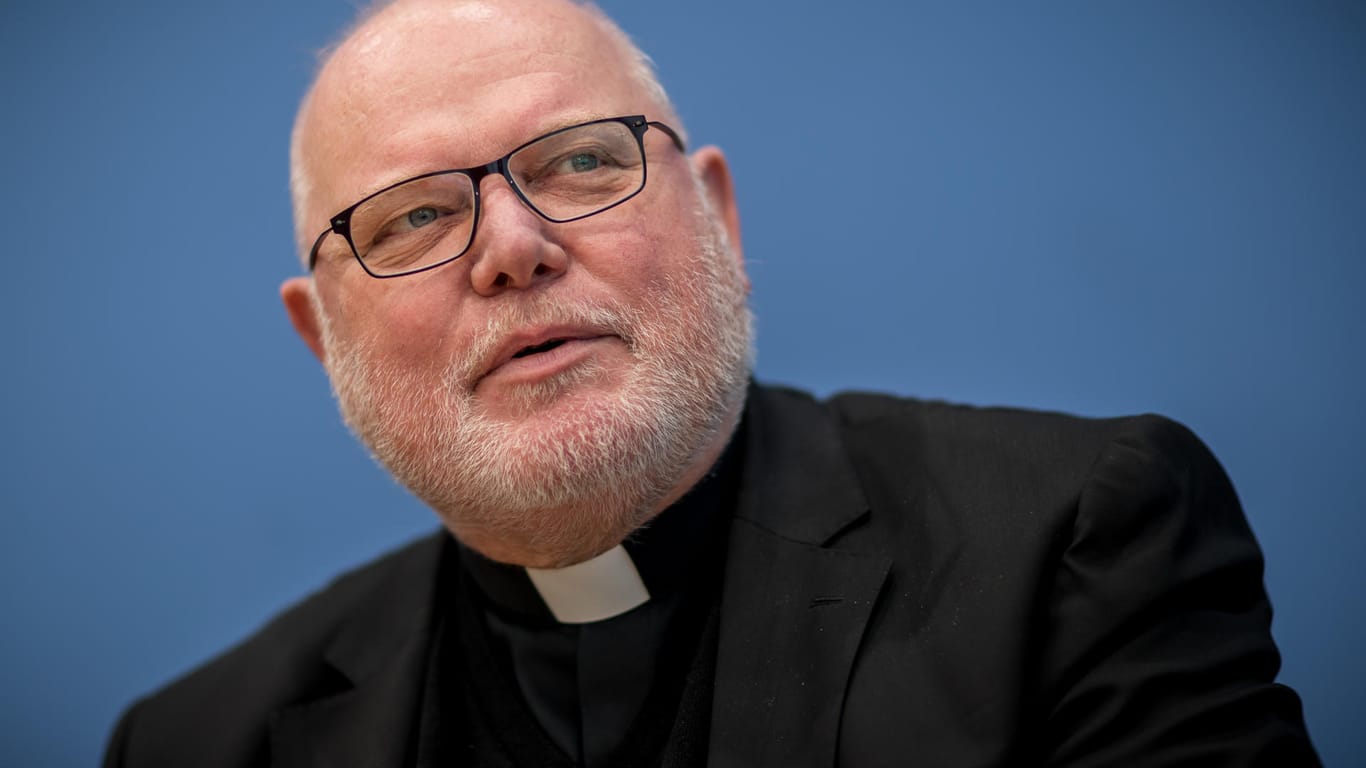Kardinal Reinhard Marx: Der Vorsitzende der Deutschen Bischofskonferenz muss sich von Minister Spahn Kritik beim Umgang mit Flüchtlingen anhören.