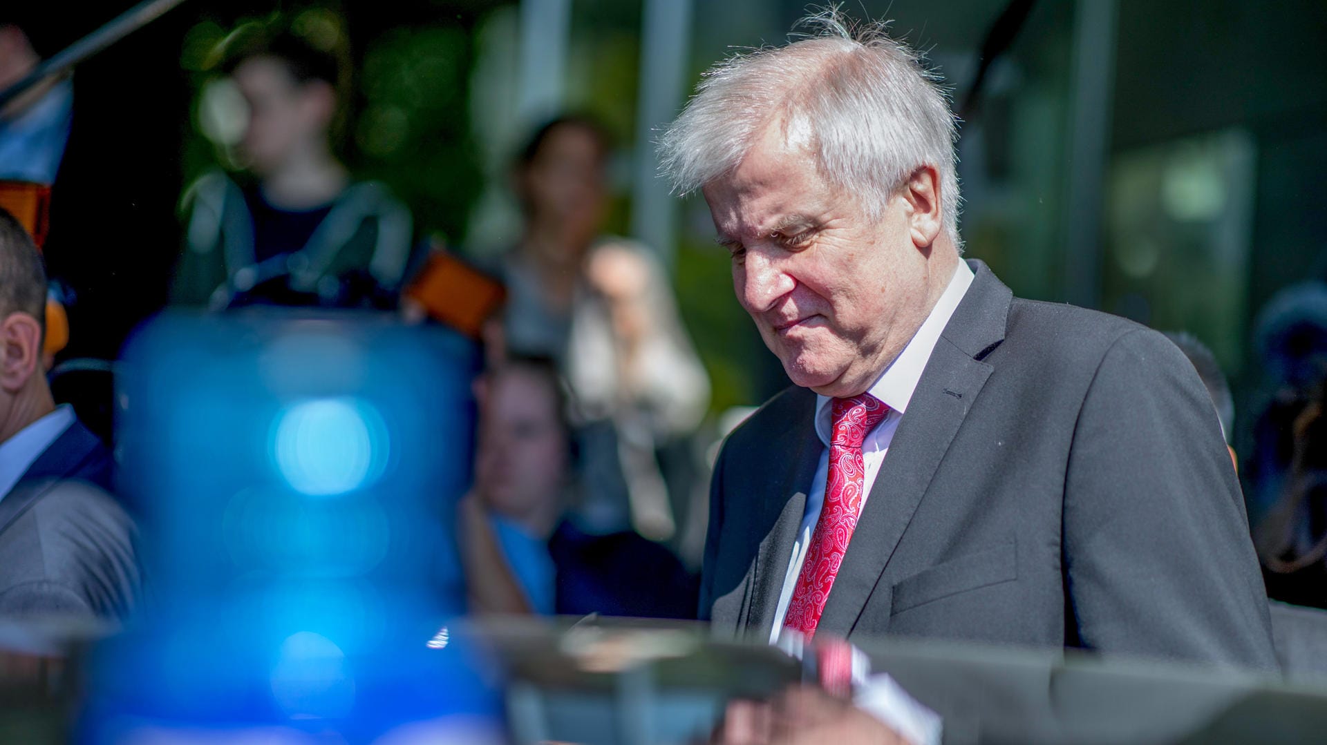 Horst Seehofer bei der Vorstellung der Polizeilichen Kriminalstatistik: Die neuen Zahlen beinhalten nicht alle Straftaten, die in Deutschland begangen werden. Horst Seehofer bei der Vorstellung der Polizeilichen Kriminalstatistik: Die neuen Zahlen beinhalten nicht alle Straftaten, die in Deutschland begangen werden.