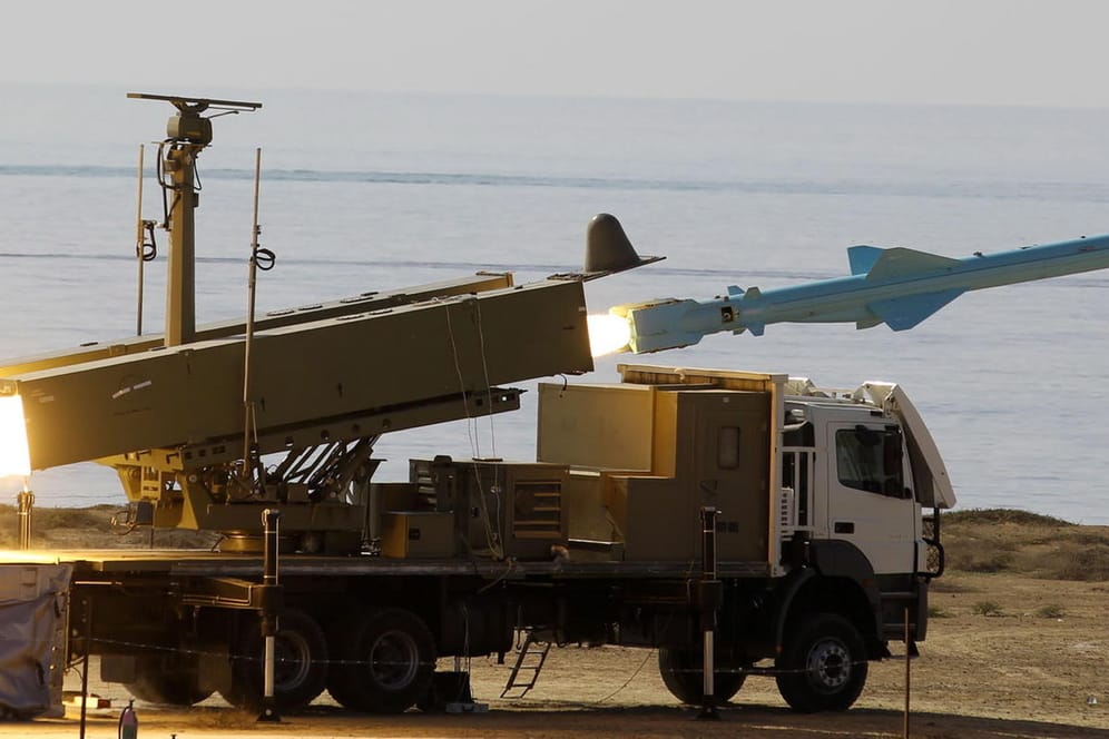 Ein Raketenwerfer der iranischen Marine bei einer Übung: Der Iran ist direkt oder indirekt an mehreren militärischen Konflikten im Nahen Osten beteiligt.