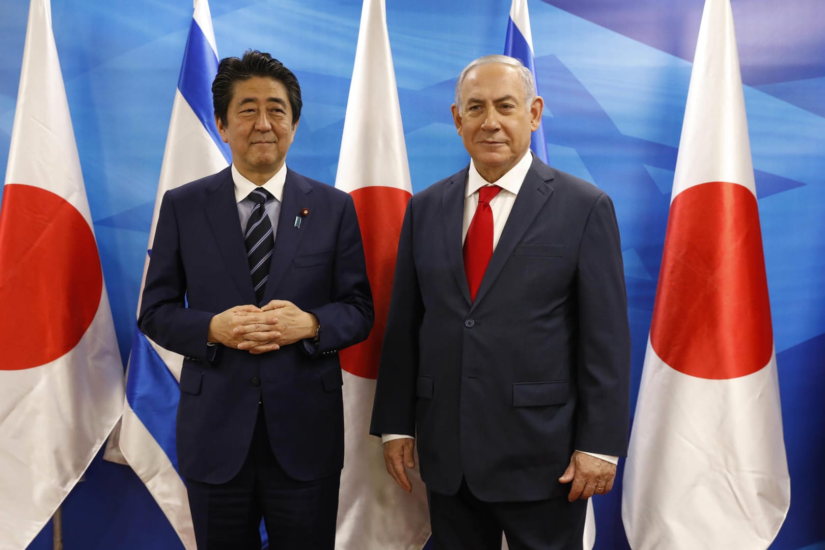 Shinzo Abe Ministerpräsident von Japan Shinzo Abe und von Israel Benjamin Netanjahu: Das festliche Abendessen wird zwar von einem Starkoch serviert, gefällt den japanischen Gästen jedoch gar nicht.