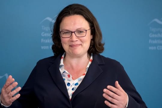 SPD-Chefin Andrea Nahles: "Wir sind ein starkes Land und freuen uns, wenn wir sehen, dass es möglicherweise zusätzliche Spielräume bei den Sozialabgaben gibt, ganz konkret bei der Arbeitslosenversicherung.