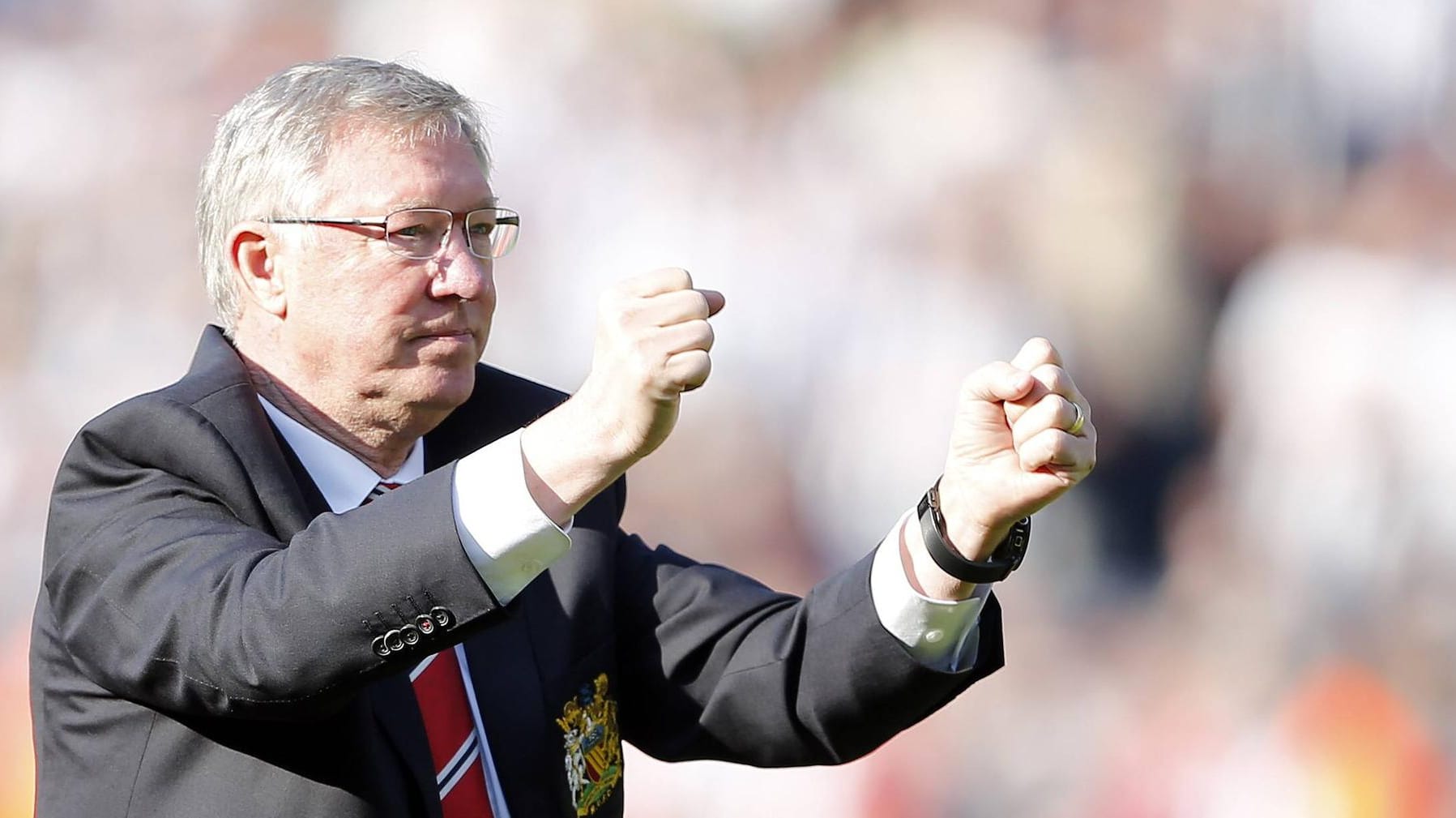 Sir Alex Ferguson in der Zeit als Teammanager von Manchester United: Nach seiner Hirnblutung geht es für den 76-Jährigen offenbar bergauf. Sir Alex Ferguson in der Zeit als Teammanager von Manchester United: Nach seiner Hirnblutung geht es für den 76-Jährigen offenbar bergauf.