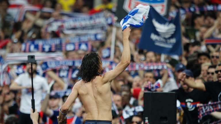 Paris Saint-Germain im Stade de France: Edinson Cavani von Paris jubelt nach dem Spiel.