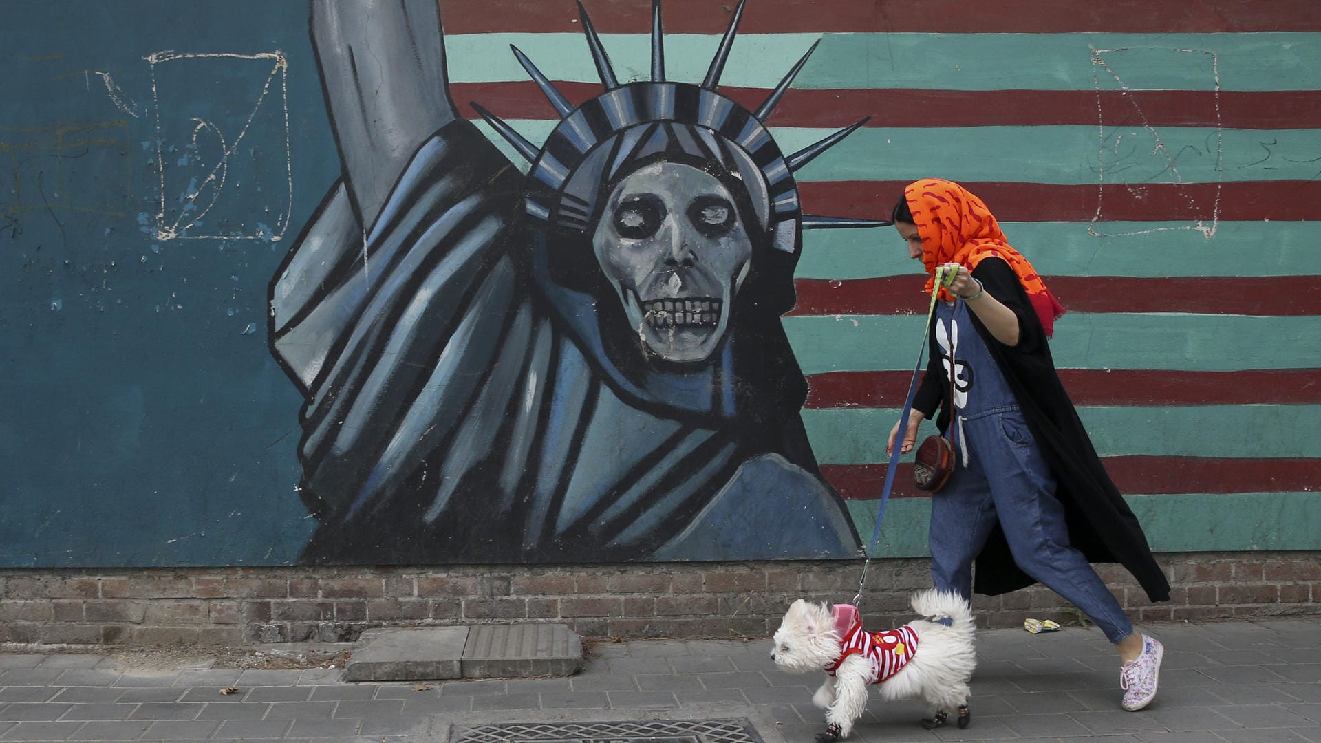 USA-kritisches Wandbild der Freiheitsstatue mit Totenkopf in Teheran: Presse-Kommentatoren fürchten ein Wiederaufflammen des Atom-Konflikts mit dem Iran. USA-kritisches Wandbild der Freiheitsstatue mit Totenkopf in Teheran: Presse-Kommentatoren fürchten ein Wiederaufflammen des Atom-Konflikts mit dem Iran.