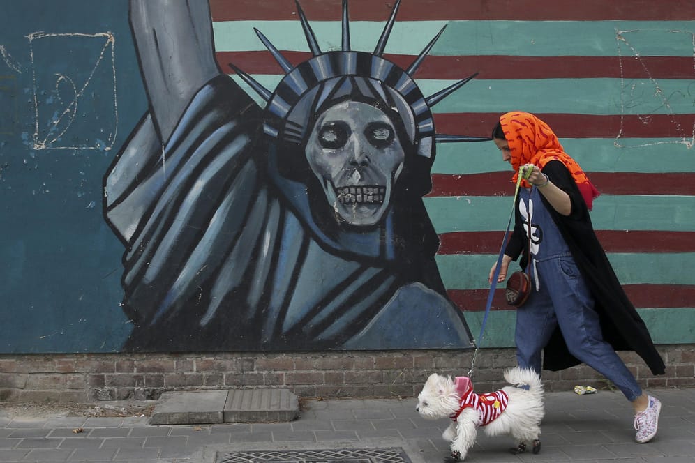 USA-kritisches Wandbild der Freiheitsstatue mit Totenkopf in Teheran: Presse-Kommentatoren fürchten ein Wiederaufflammen des Atom-Konflikts mit dem Iran.