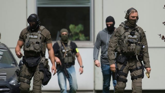 SEK-Beamte der Polizei Frankfurt sichern einen Gerichtstermin des Terrorverdächtigen Haikel S. SEK-Beamte der Polizei Frankfurt sichern einen Gerichtstermin des Terrorverdächtigen Haikel S.