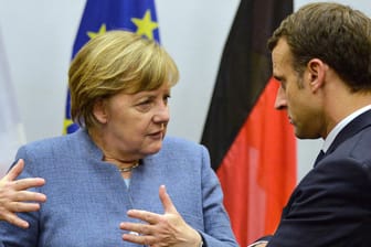 Bundeskanzlerin Angela Merkel (CDU) und der französische Präsident Emmanuel Macron: Wie reagiert die EU auf die Iran-Entscheidung Trumps?