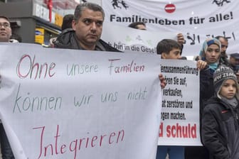 Demonstration für Familiennachzug in Berlin im Januar: Asylverbände üben scharfe Kritik am Gesetzentwurf der Bundesregierung.