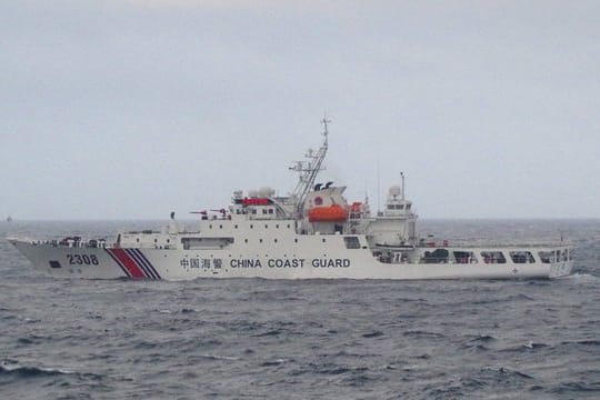 Ein Schiff der chinesischen Küstenwache in der Nähe der umstrittenen Inseln im ostchinesischen Meer.