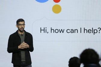 Google-Assistant: Google-Chef Sundar Pichai spricht 2016 über den digitalen Assistenten (Symbolbild).