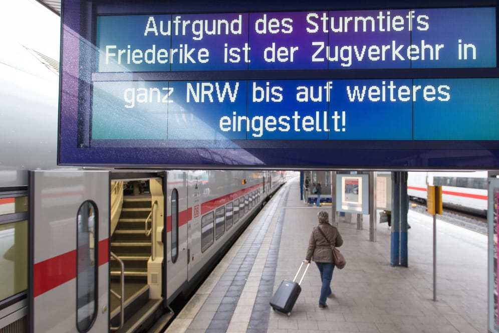 Zugausfälle wegen des Sturmtiefs "Friederike": Das Wetter macht Bahnbetrieben oft zu schaffen.