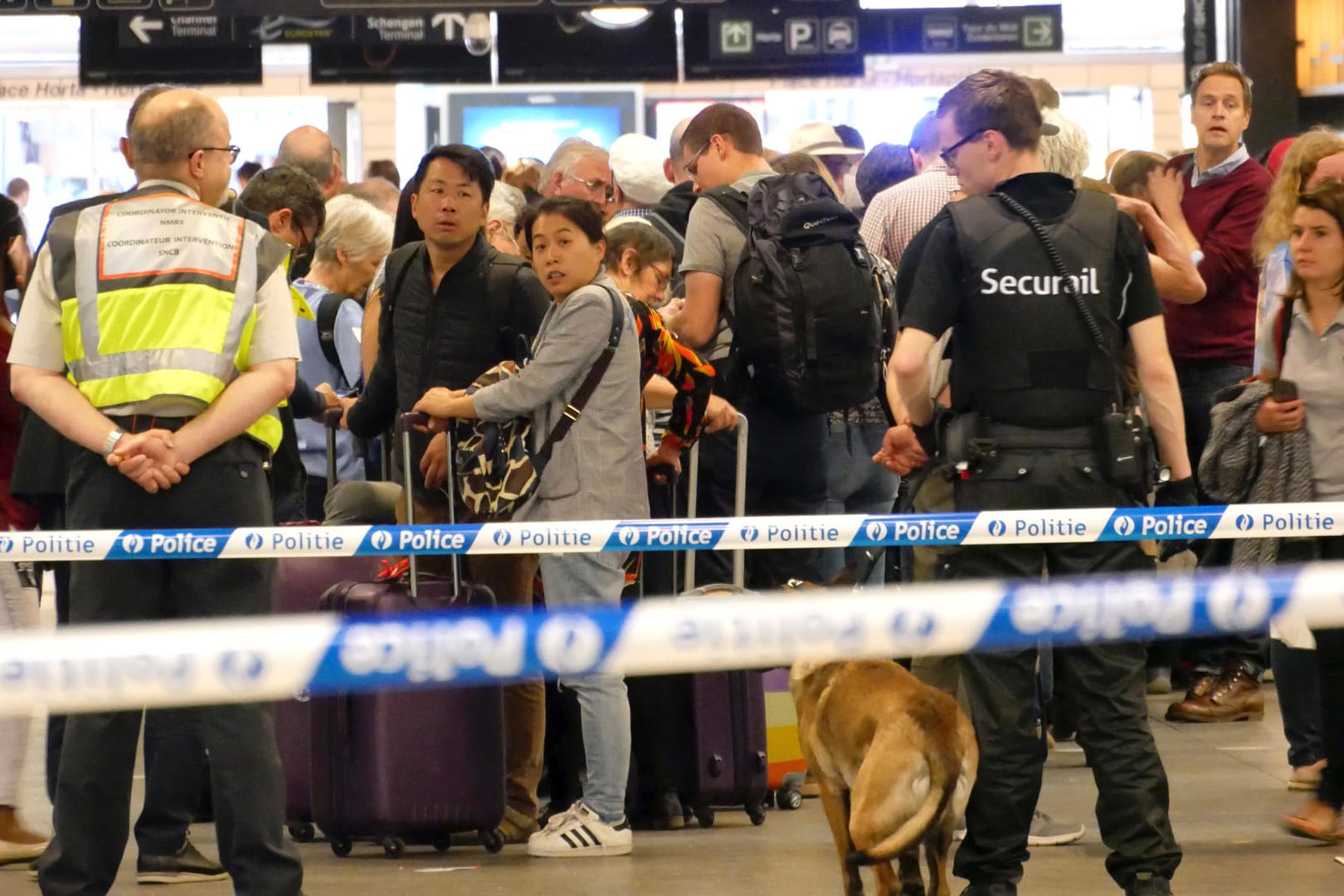 Sicherheitskräfte am Brüsseler Südbahnhof: Offenbar nach einem Schuss war eine Panik ausgebrochen.