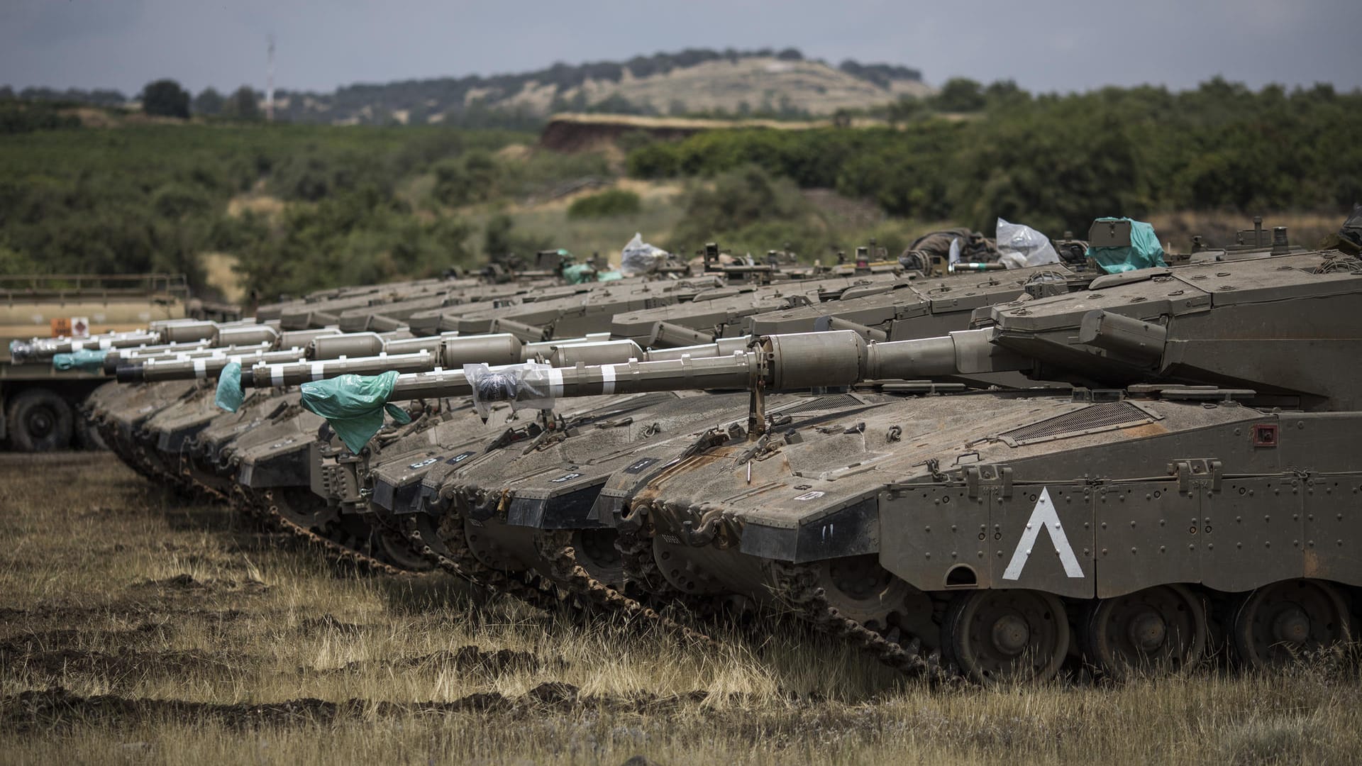 Golanhöhen: Israelische Merkava Kampfpanzer sind nahe der syrischen Grenze positioniert.