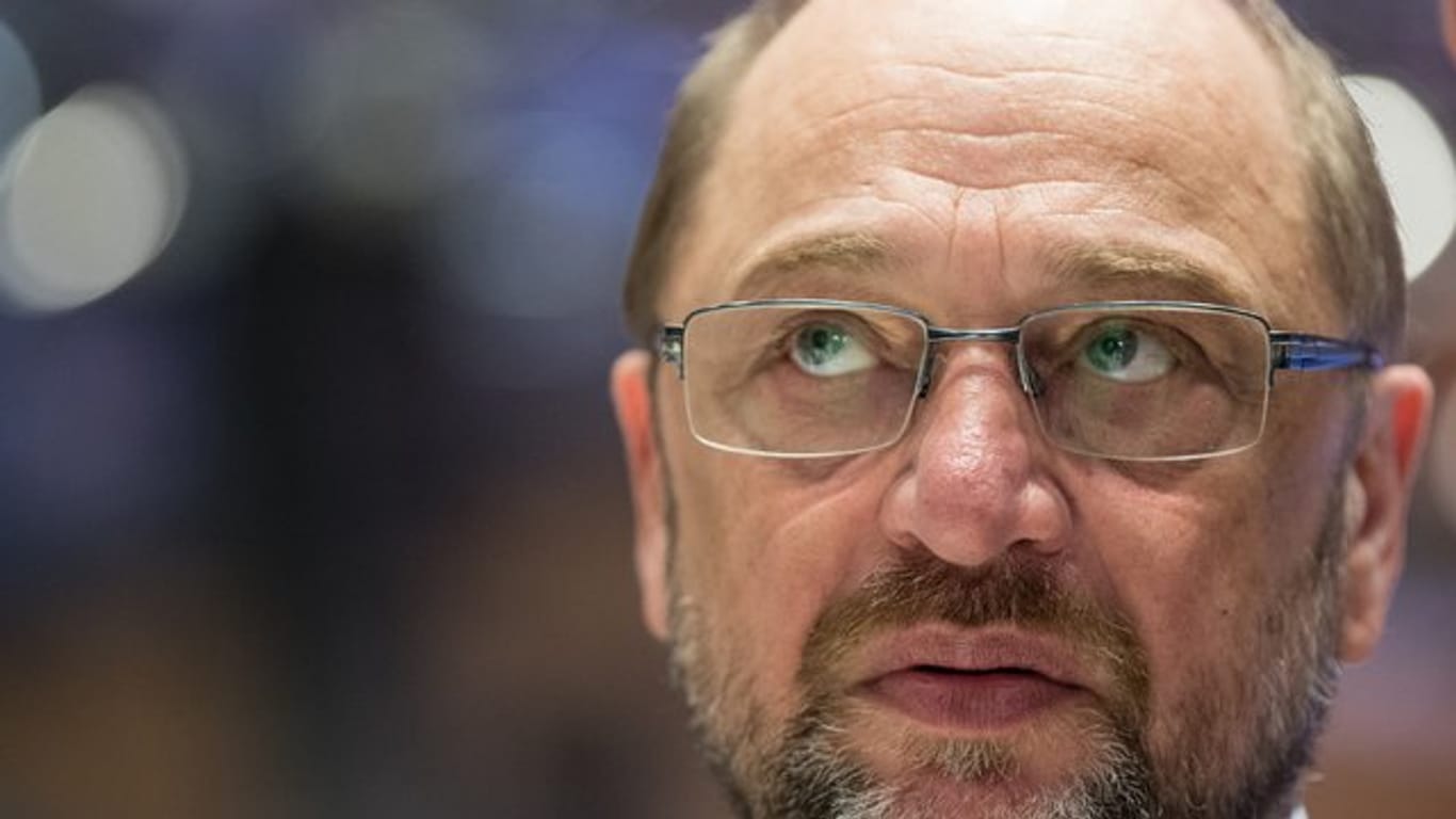 Schulz mahnte die Kanzlerin, stärker auf Frankreichs Präsidenten Emmanuel Macron zuzugehen.