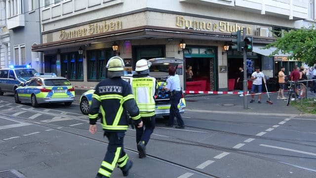 Feuerwehrleute am Tatort