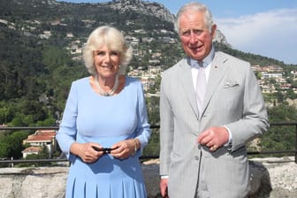 Herzogin Camilla und Prinz Charles: In gut einer Woche feiern sie die Hochzeit von Prinz Harry.