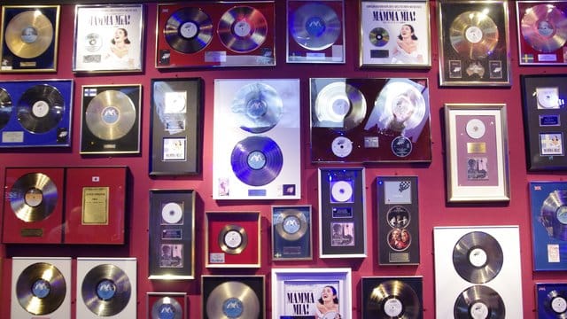 Goldene Schallplatten in Stockholms Abba-Museum.