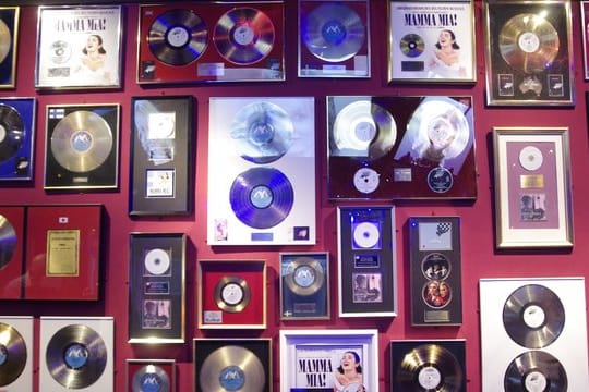 Goldene Schallplatten in Stockholms Abba-Museum.