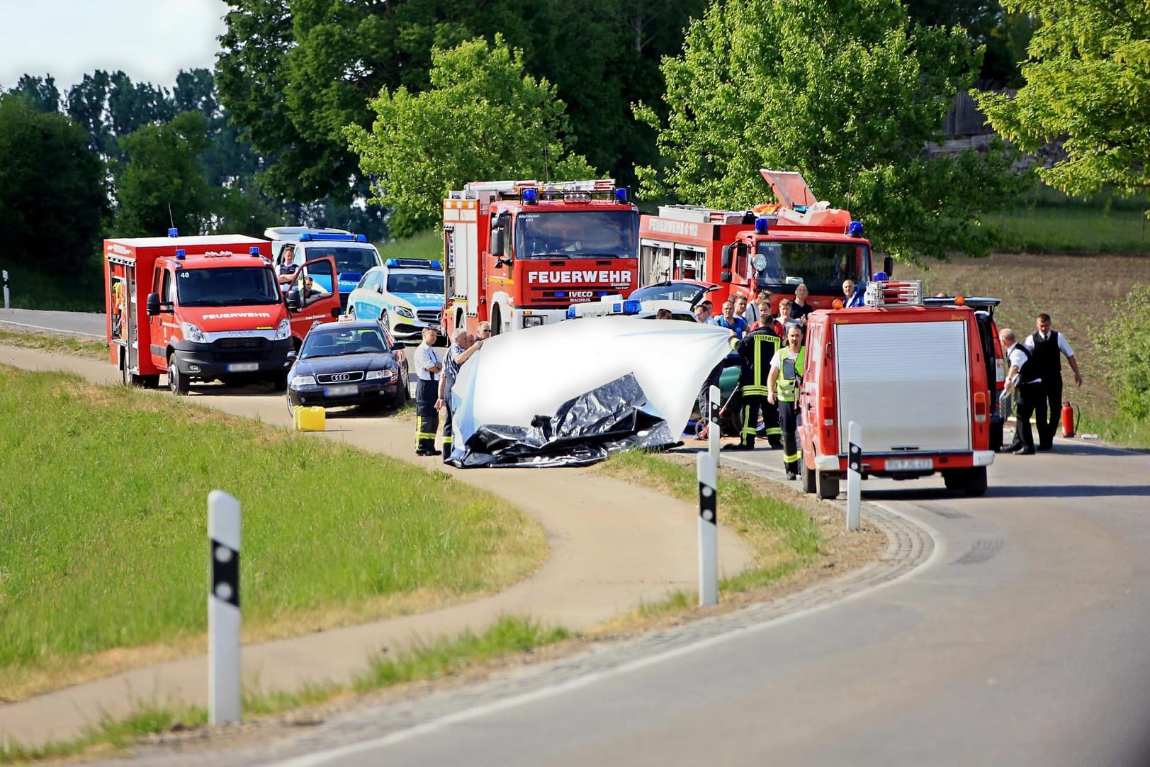 Landstraße zwischen Fronhofen und Ebenweiler: Szene nach dem Unfall von Friedrich Herzog von Württemberg.