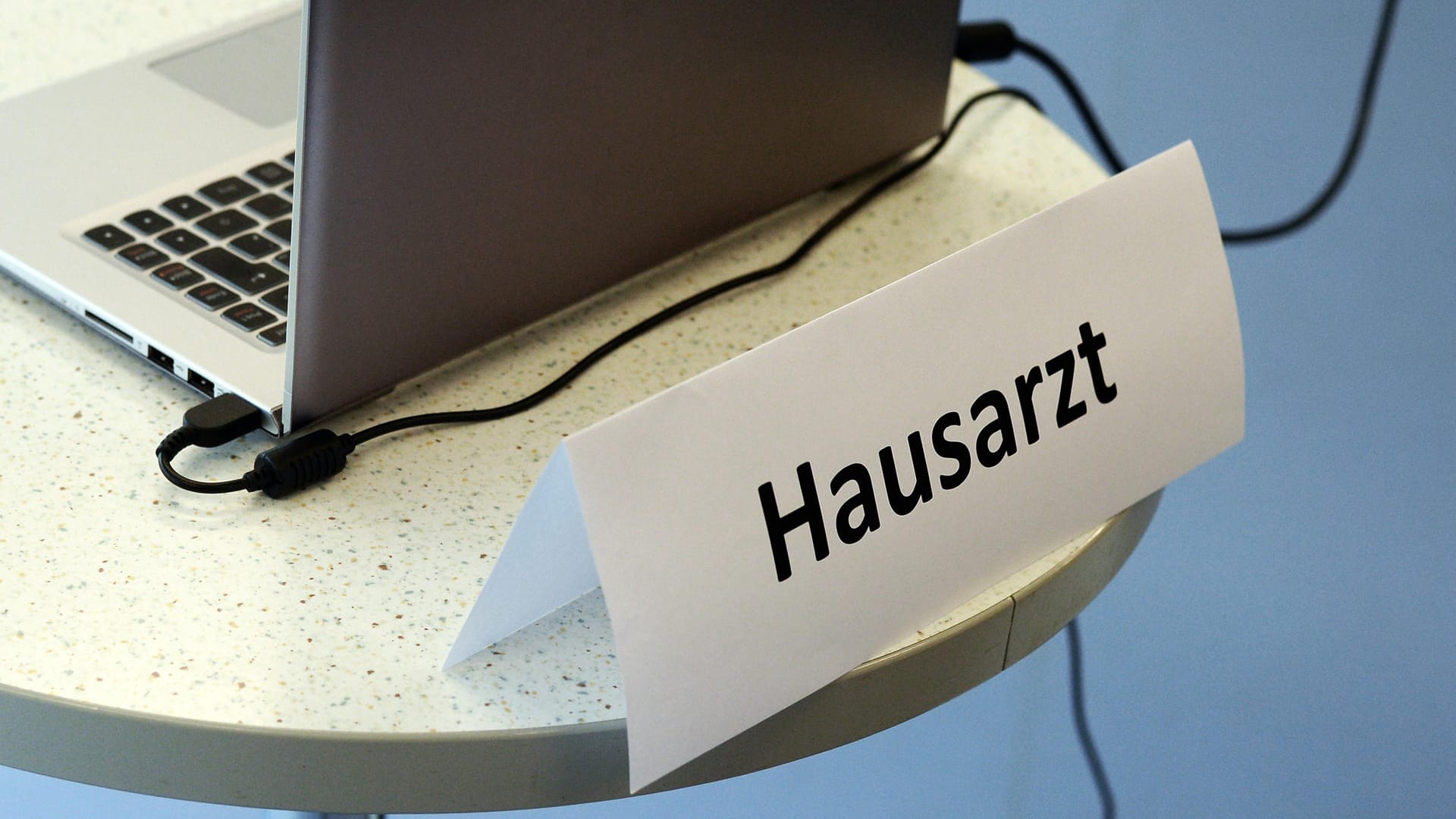 Telemedizin: Ärzte sollen in Zukunft mehr Möglichkeiten bei der Onlinebehandlung haben. (Symbolbild) Telemedizin: Ärzte sollen in Zukunft mehr Möglichkeiten bei der Onlinebehandlung haben. (Symbolbild)