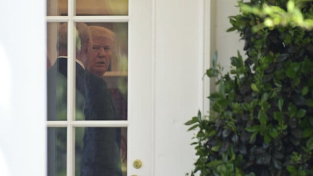 Noch nie hat sich ein amtierender US-Präsident mit der Führung des kommunistischen Nordkoreas getroffen. Noch nie hat sich ein amtierender US-Präsident mit der Führung des kommunistischen Nordkoreas getroffen.