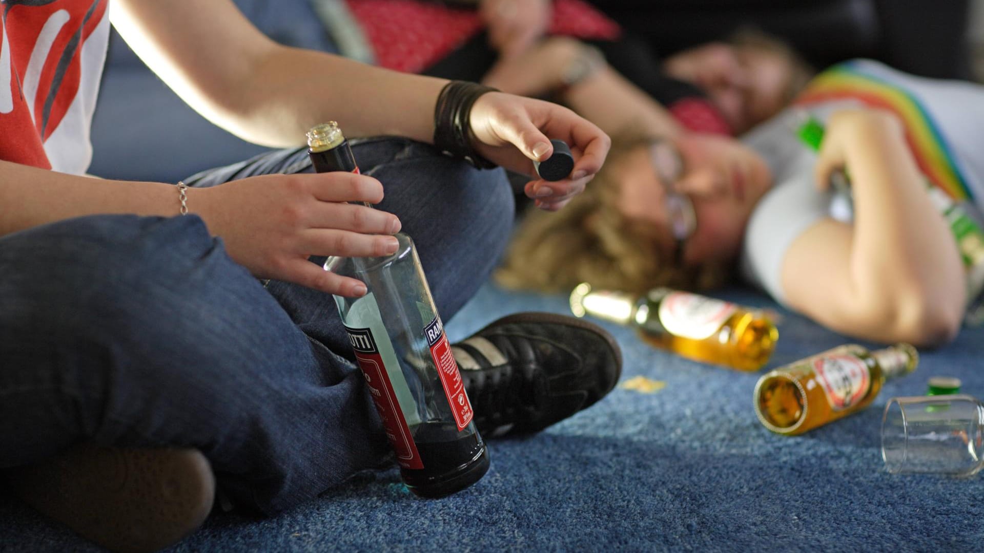 Alkoholmissbrauch bei Jugendlichen Alkoholmissbrauch bei Jugendlichen