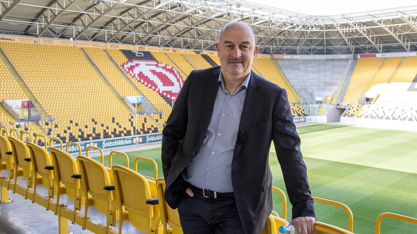 Stanislaw Tschertschessow: Der Nationaltrainer von Russland spielte einst für Dynamo Dresden.