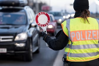 Eine Kontrollstelle an der Autobahn Salzburg-München: Am Samstag werden zahlreiche Schengen-Länder ihre Grenzkontrollen verlängern.