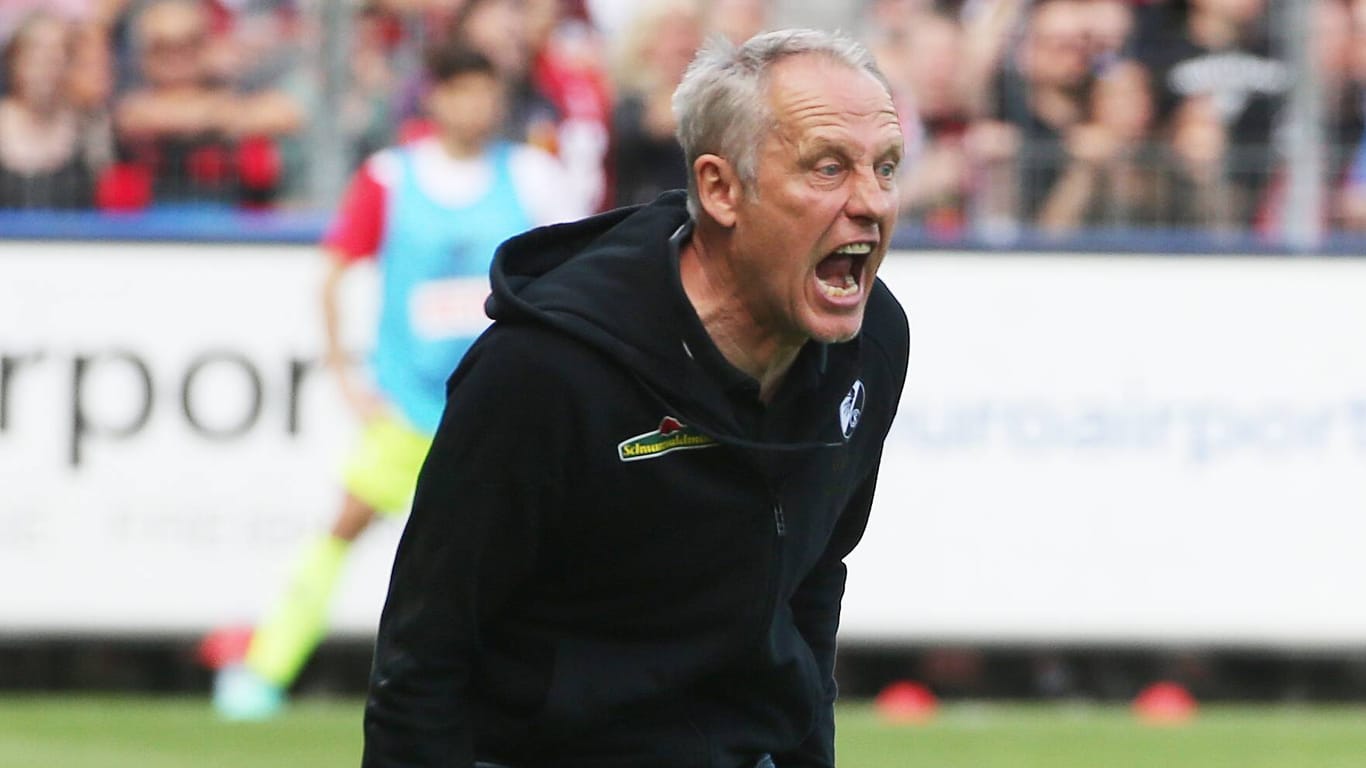 Trainer Christian Streich und der SC Freiburg sind noch nicht gerettet. Immerhin können sie nicht mehr auf einen direkten Abstiegsplatz rutschen.