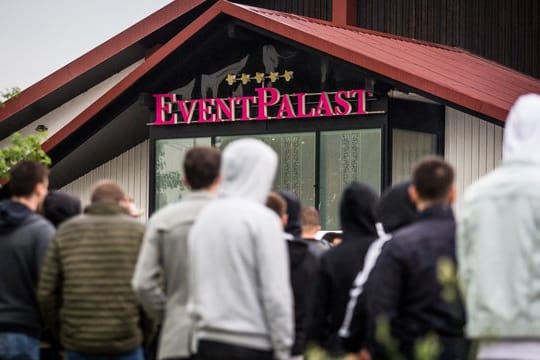 Vorwiegend junge Männer besuchten das Konzert der Rapper Kollegah und Farid Bang in Kircheim unter Teck.