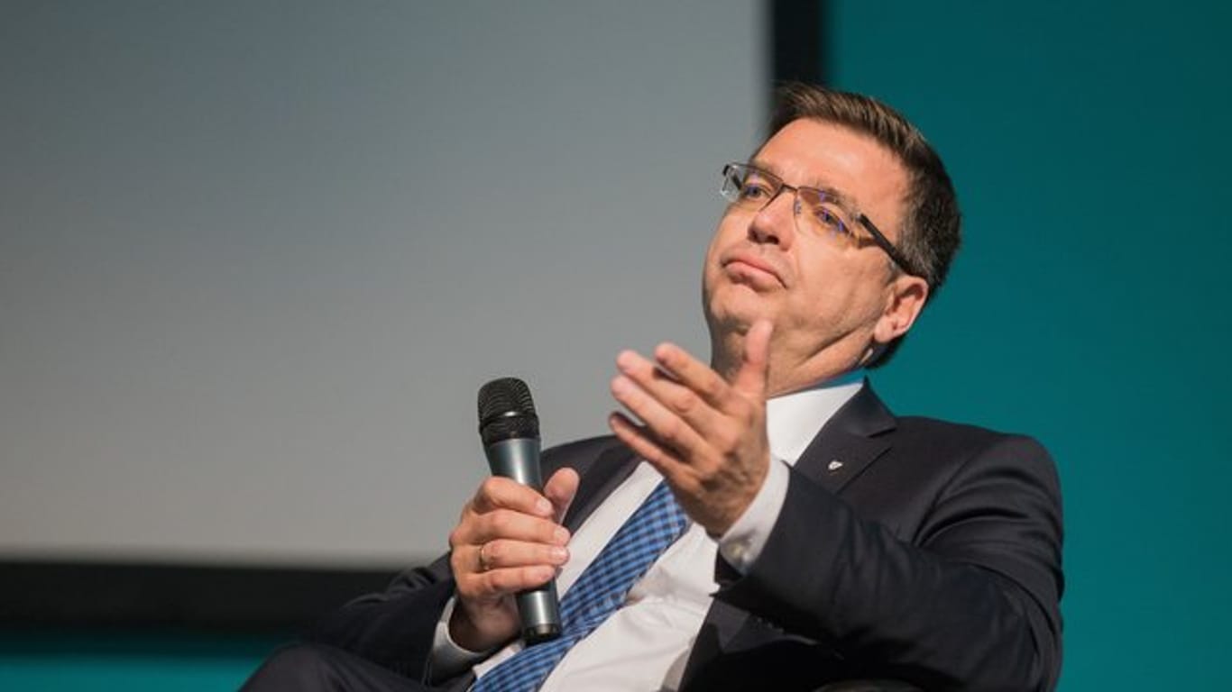 Volker Münz, kirchenpolitischer Sprecher der AfD-Bundestagsfraktion, nimmt an der Podiumsdiskussion in Münster teil.