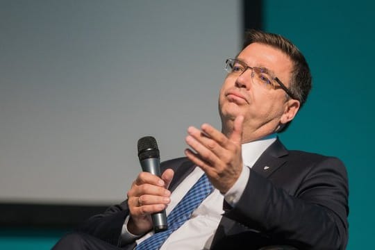 Volker Münz, kirchenpolitischer Sprecher der AfD-Bundestagsfraktion, nimmt an der Podiumsdiskussion in Münster teil.