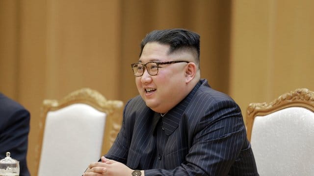 Nordkoreas Machthaber Kim Jong Un will das Atomtestgelände Punggye-ri vor den Augen ausländischer Beobachter unbrauchbar machen lassen. Nordkoreas Machthaber Kim Jong Un will das Atomtestgelände Punggye-ri vor den Augen ausländischer Beobachter unbrauchbar machen lassen.