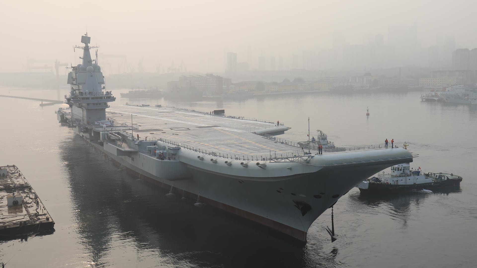 Chinas erster selbst gebauter Flugzeugträger