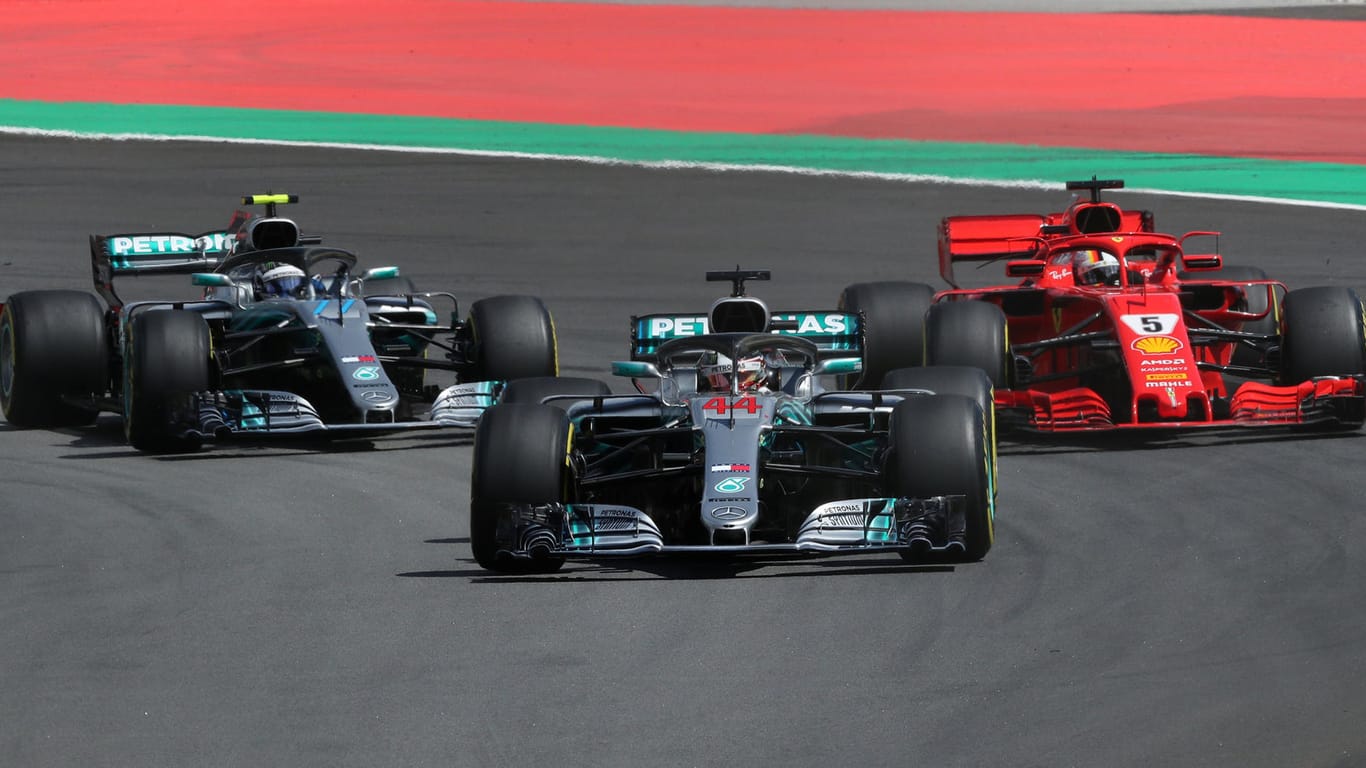 Lewis Hamilton (Mitte) ließ der Konkurrenz keine Chance, Sebastian Vettel (rechts) wurde nur Vierter, Valtteri Bottas landete auf dem zweiten Rang.