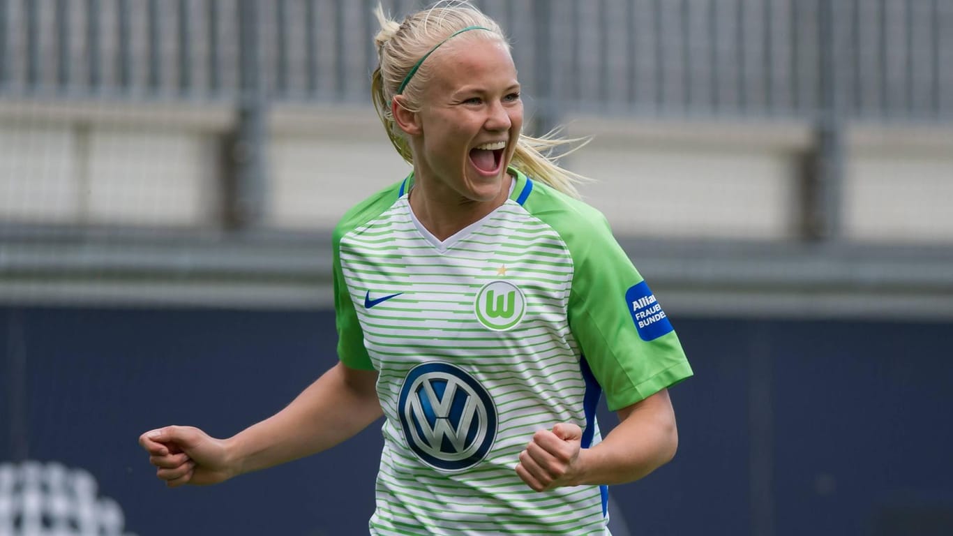 Wolfsburg Pernille Harder jubelt: Die VfL-Frauen haben ihren Titel verteidigt.