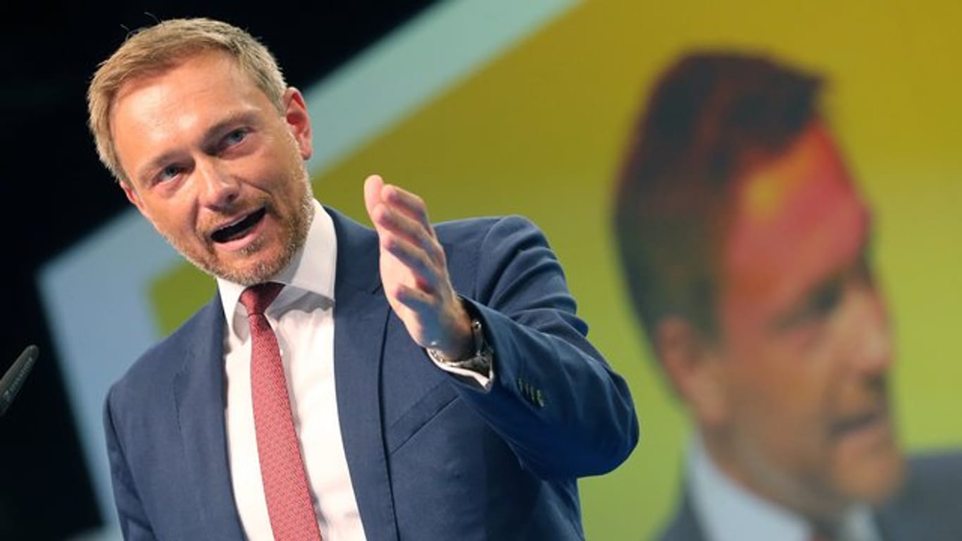 Nach seinen Äußerungen über Fremdenangst im Alltag nehmen auch politische Gegner FDP-Chef Christian Lindner in Schutz.