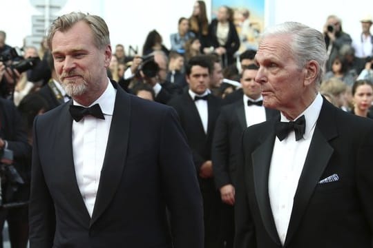 Regisseur Christopher Nolan (l) und Schauspieler Keir Dullea bei der Premiere des Films "2001: A Space Odyssey".