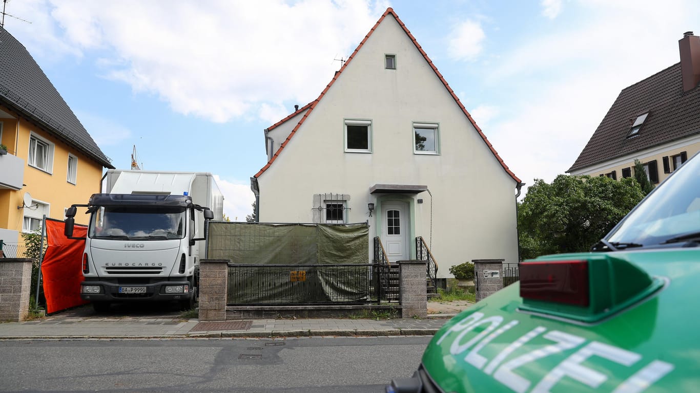Hausdurchsuchung in Nürnberg: Was ist der damals 49-jährigen Postbotin damals zugestoßen?