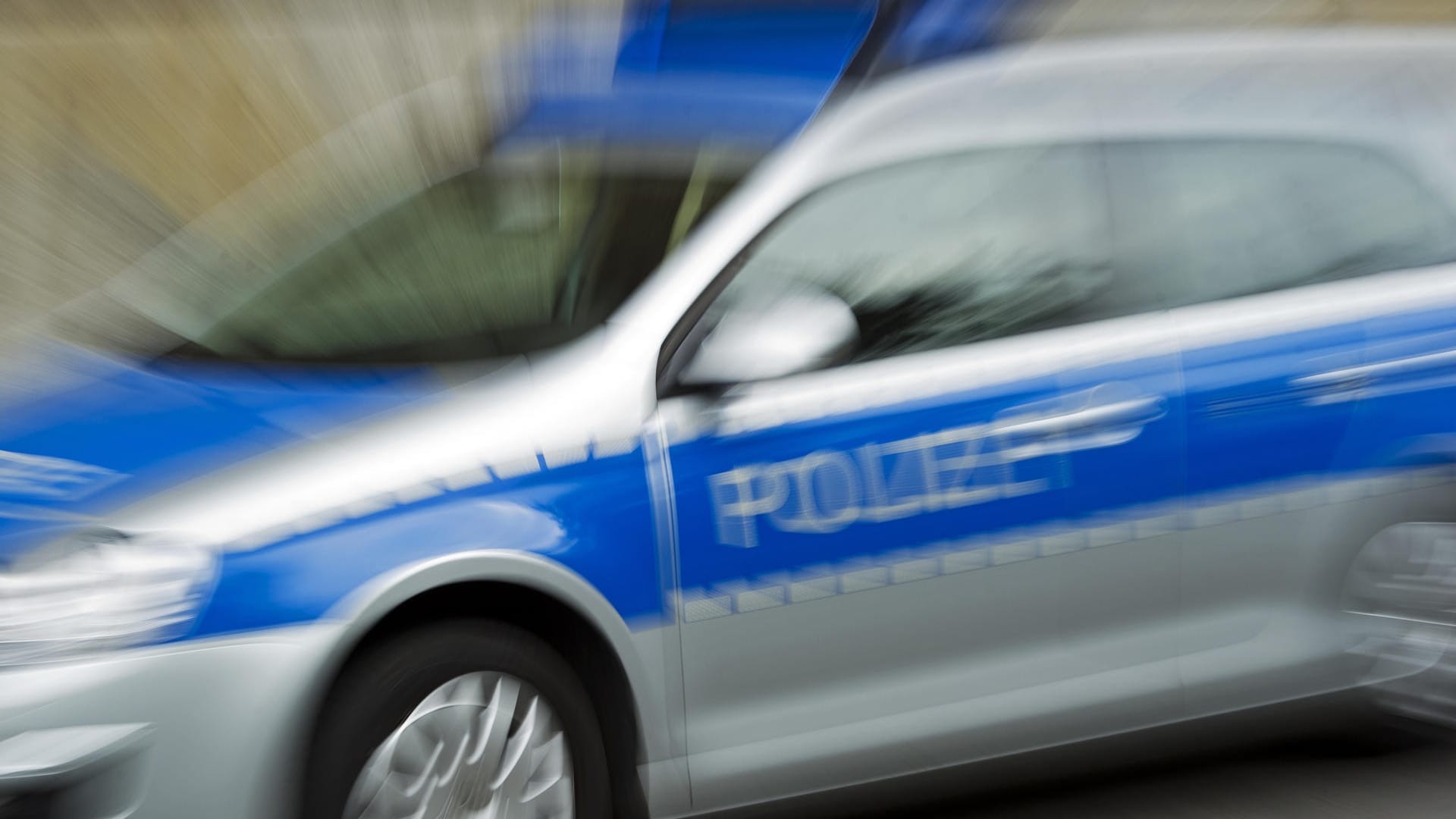 Polizei im Einsatz: Ein Date endete in Stuttgart anders als geplant. (Symbolbild) Polizei im Einsatz: Ein Date endete in Stuttgart anders als geplant. (Symbolbild)