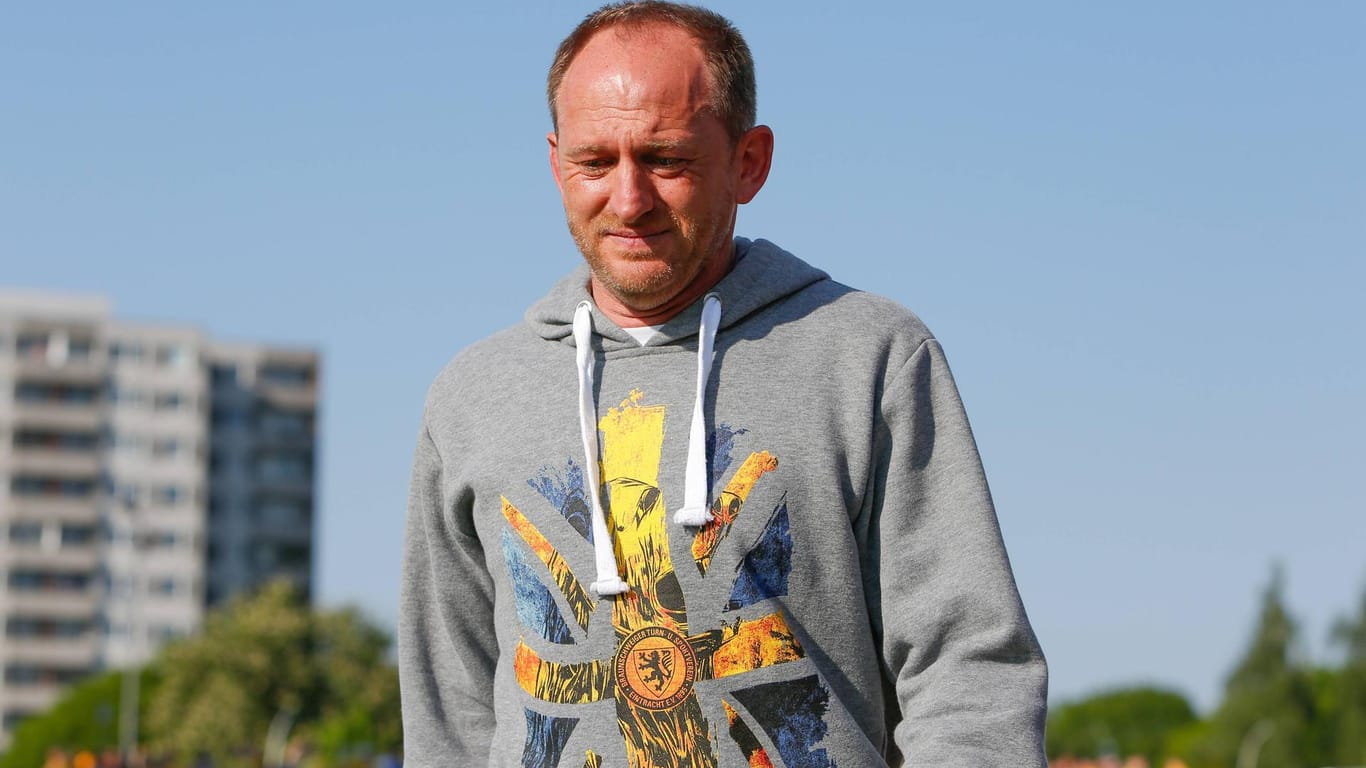 Abstieg unter Tränen: Braunschweig-Trainer Lieberknecht nach dem dramatischen Saisonfinale.