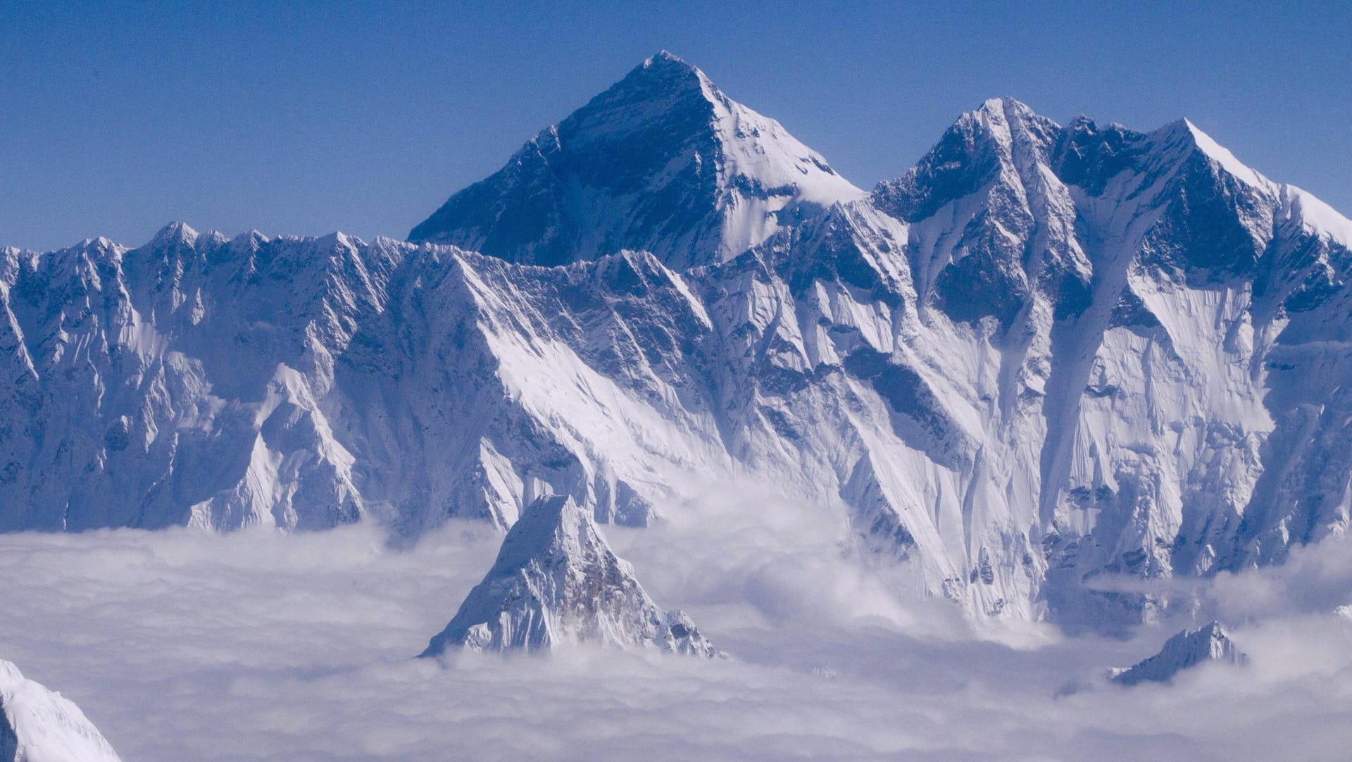 Der Mount Everest: Viele Bergsteiger haben den Traum, den knapp 9.000 Meter hohen Berg zu erklimmen.