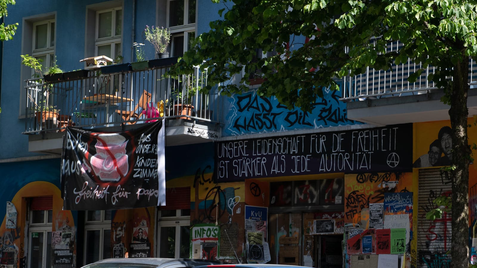 Die "Kadterschmiede": Seit Ende 2013 nutzt ein linksautonomer Verein die Räume ohne Mietvertrag. Die "Kadterschmiede": Seit Ende 2013 nutzt ein linksautonomer Verein die Räume ohne Mietvertrag.