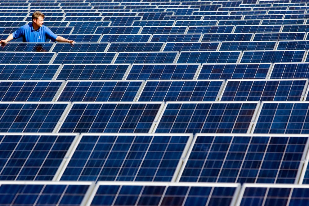 Eine Fotovoltaikanlage in Brandenburg: Am 1. Mai wurde der Strombedarf in Deutschland zu 100 Prozent aus Ökostrom gedeckt. Zu Unrecht, findet unsere Kolumnistin.