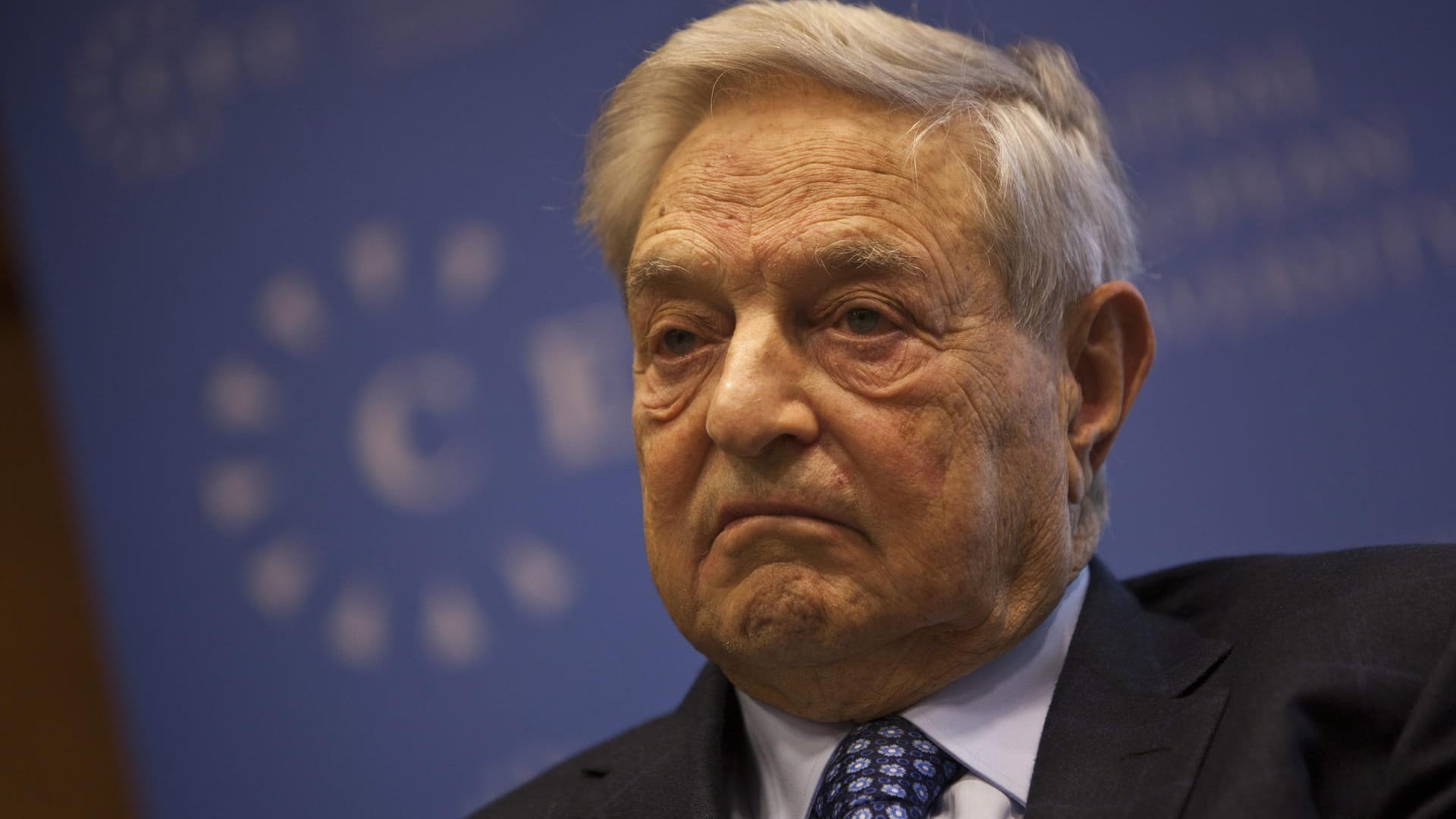 George Soros: Der US-Amerikaner wurde in Ungarn geboren und überlebte als Kind den Holocaust. George Soros: Der US-Amerikaner wurde in Ungarn geboren und überlebte als Kind den Holocaust.