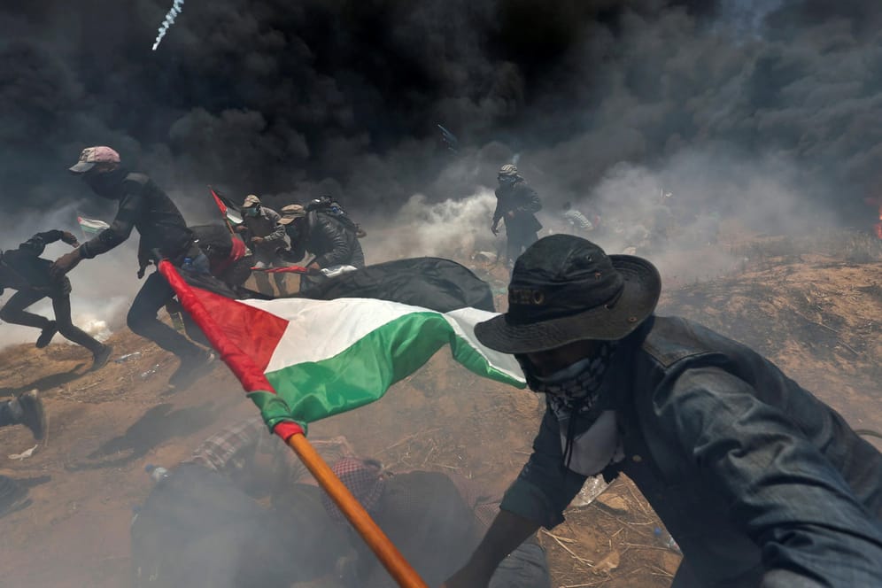 Palästinensische Demonstranten im Gaza-Streifen. Gestern schaute die Welt gebannt auf die Situation und die brutalen Ausschreitungen in Israel.