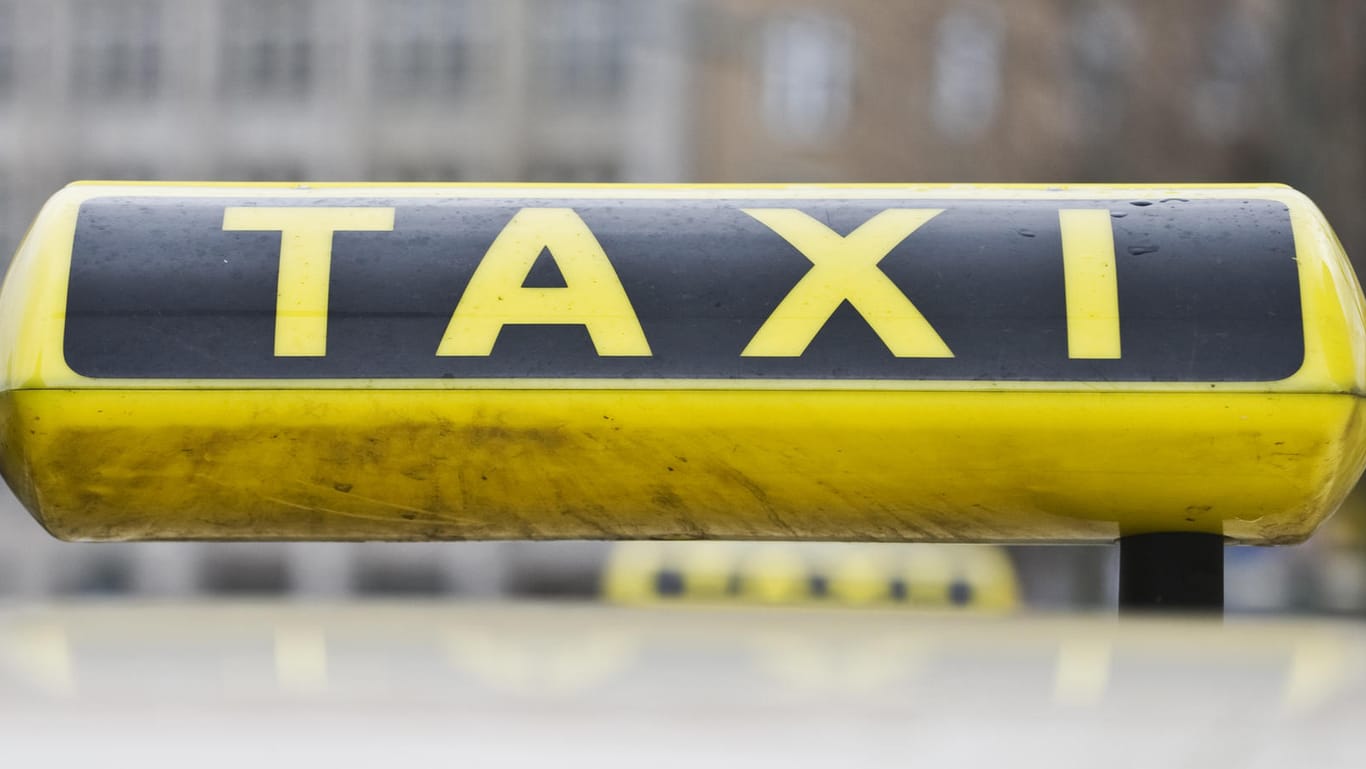 Taxi: Nach langen Überstunden kann es schon mal sein, dass der Chef das Taxi nach Hause bezahlt.